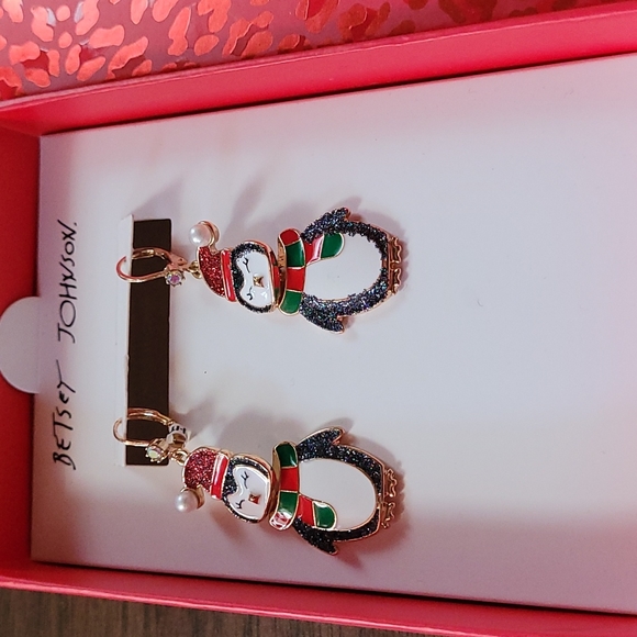 NIB Betsy Johnson holiday Penguin earrings Christmas - Picture 1 of 3